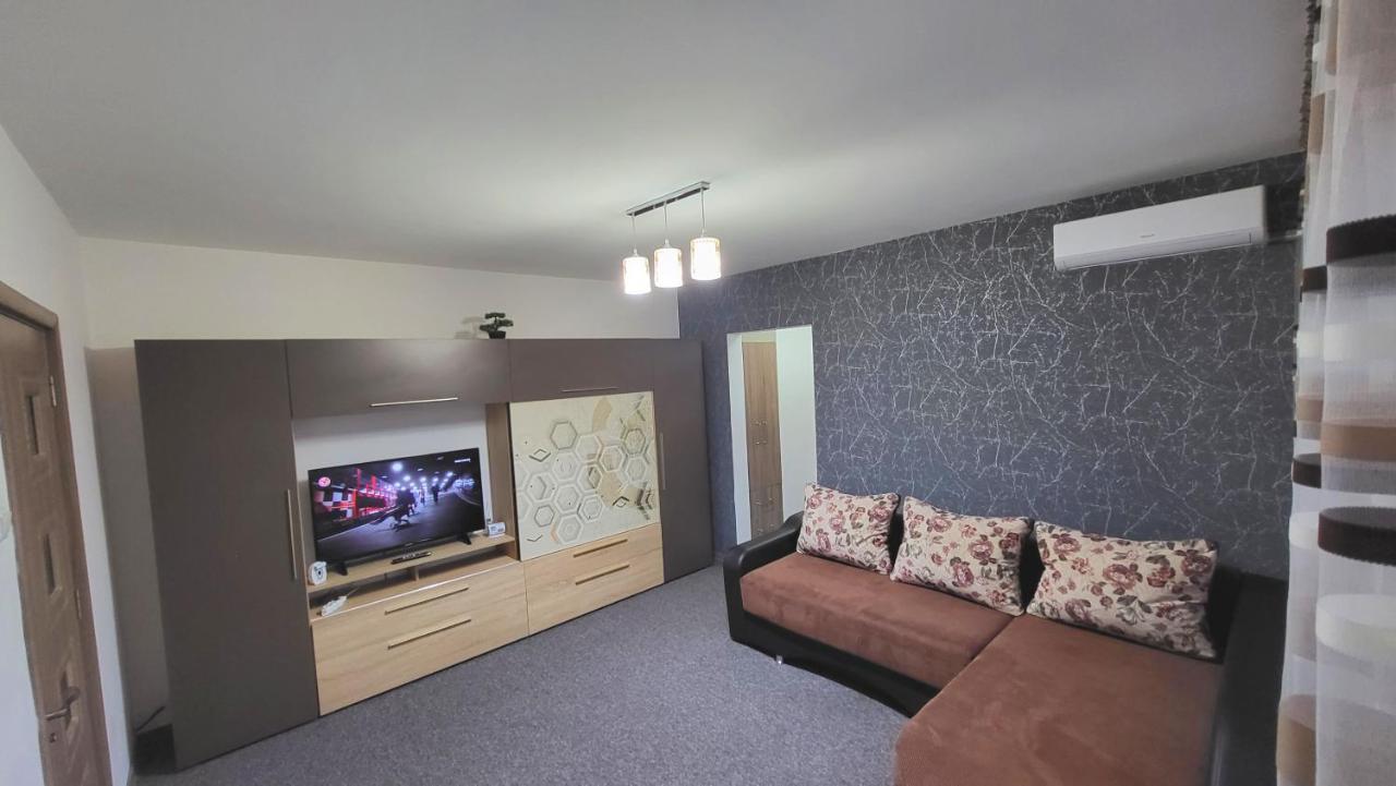 אונשטי Apartament Navi מראה חיצוני תמונה