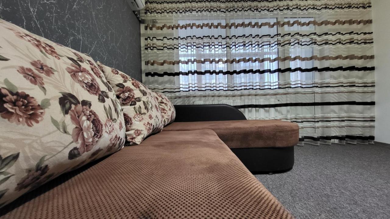 אונשטי Apartament Navi מראה חיצוני תמונה