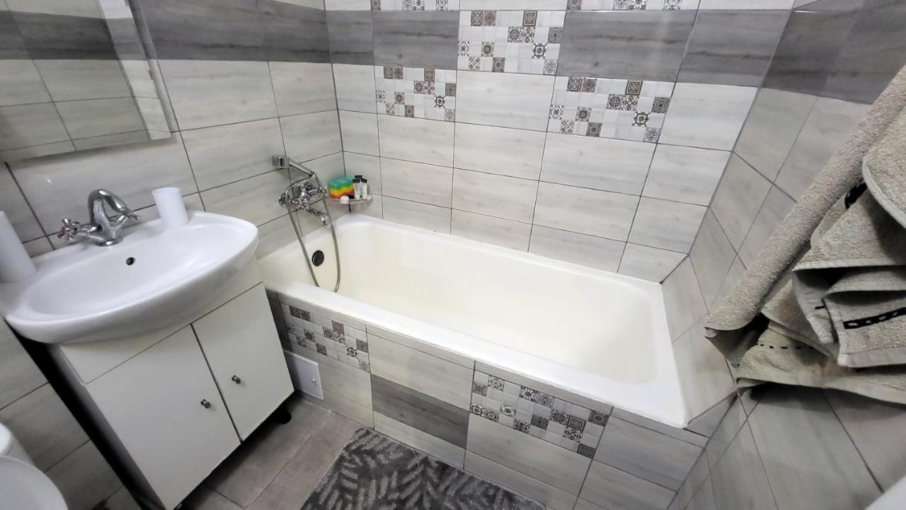 אונשטי Apartament Navi מראה חיצוני תמונה